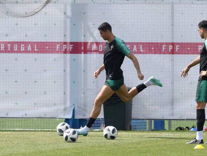 Cristiano Ronaldo, en un entrenamiento de Portugal en Kratovo.