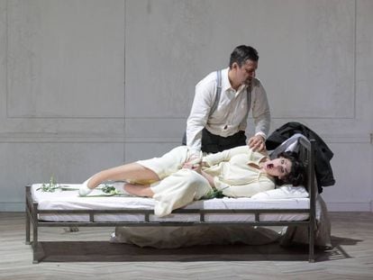 Jonas Kaufmann y Anja Harteros como Otello y Desdemona en la escena del asesinato del cuarto acto.