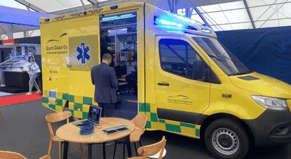 El primer prototipo de la 'ambulancia digital 4.0', presentada en la cumbre internacional Messe RETTmobil International en Fulda, Alemania.