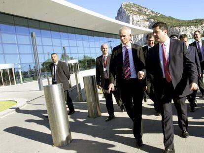 El secretario de Estado brit&aacute;nico para Europa, David Lidington, y el primer ministro de Gibraltar, Fabian Picardo, ayer en el Pe&ntilde;&oacute;n.