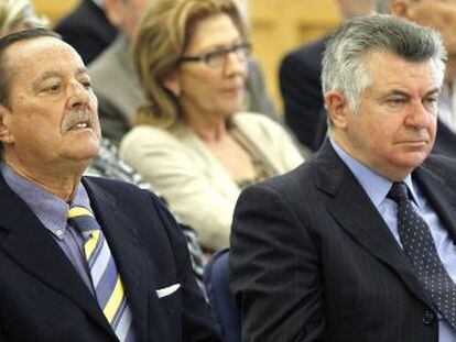 El exalcalde de Marbella Juli&aacute;n Mu&ntilde;oz, junto al exasesor de Urbanismo Juan Antonio Roca, durante el juicio del caso Saqueo II.