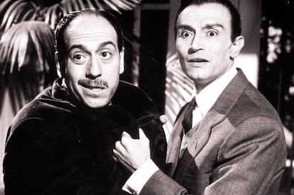 José Luis López Vázquez y Tony Leblanc, prototipos del español representado en el cine. Este fotograma es de la película 'Historias de la televisión' (1965).