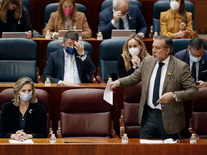 El consejero madrileño de Presidencia, Justicia e Interior, Enrique López, interviene durante el pleno de la Asamblea de Madrid, este jueves.