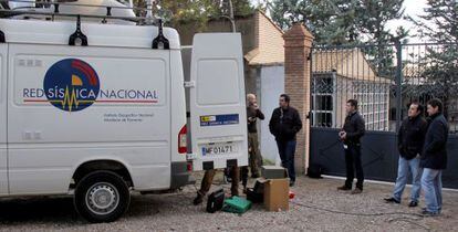 Estaci&oacute;n m&oacute;vil de control de movimientos s&iacute;smicos, en Torreperogil.