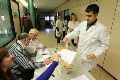 Votaciones en la factoría de Panrico de Santa Perpètua de Mogoda.