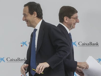 Gonzalo Gortázar (izquierda), consejero delegado de Caixabank, y José Ignacio Goirigolzarri, presidente, la pasada semana en Valencia.