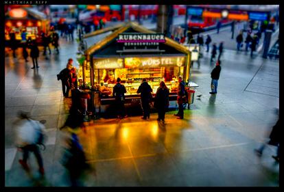Un puesto de comida para llevar en la estación central de Múnich (Alemania).