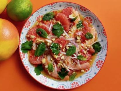 Ensalada de langostinos y pomelo