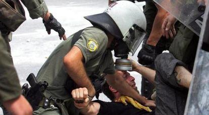 Arresto policial cerca del Parlamento