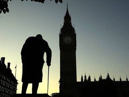 Estatua de Winston Churchill ante el Parlamento brit&aacute;nico en Londres.