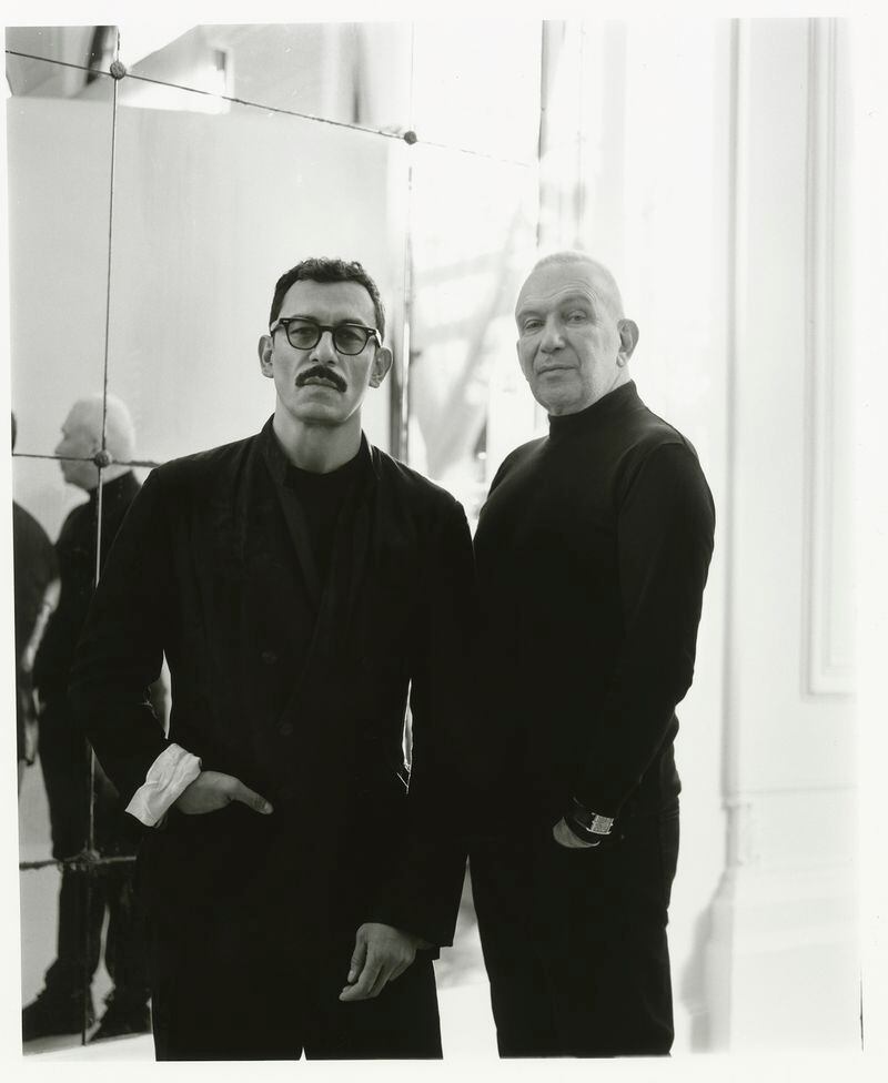 Haider Ackermann junto a Jean Paul Gaultier
