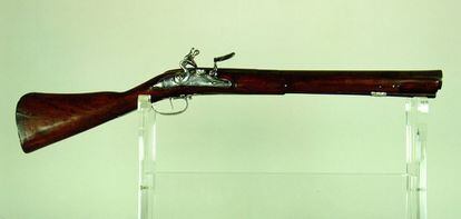 Durante la batalla naval se utilizaron rifles como este, un trabuco de borda español del último tercio del siglo XVIII. Madera, acero y latón. Museo Naval, Madrid.