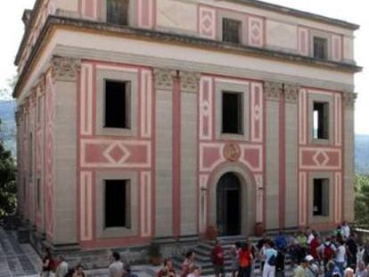 Fachada del edificio central de la torre Salvans.