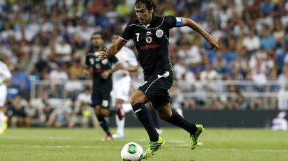 Ra&uacute;l, con el Al-Saad, en un partido del torneo Santiago Bernab&eacute;u contra el Real Madrid