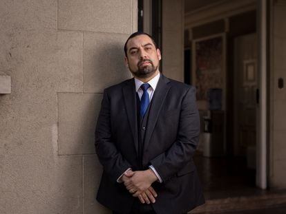 Jorge Barrera en la sede del Partido Republicano en Santiago.