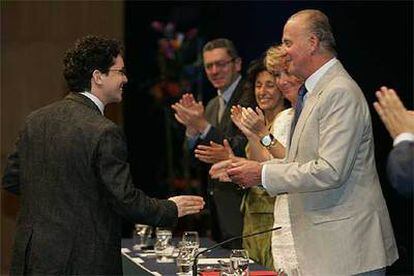El matemático Wendelin Werner recibe la medalla Fields del rey Juan Carlos en presencia de Ruiz-Gallardón, Mercedes Cabrera y Esperanza Aguirre.