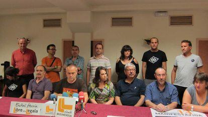 Representantes del movimiento Eleak anuncian ayer la convocatoria para el día 13 de una manifestación a favor de Sortu en San Sebastián.