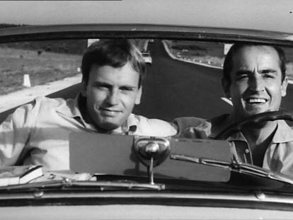 Jean-Louis Trintignant y Vittorio Gassman en &quot;La escapada&quot; (Il Sorpasso), 1962, de Dino Risi.
 