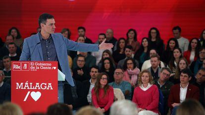 El presidente del Gobierno, Pedro Sánchez, interviene durante el acto de presentación de la candidatura del secretario general del PSOE de Málaga, Daniel Pérez.
