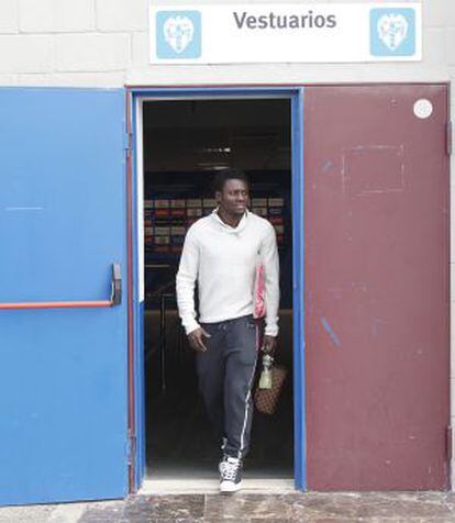 Martins sale del estadio del Levante.
