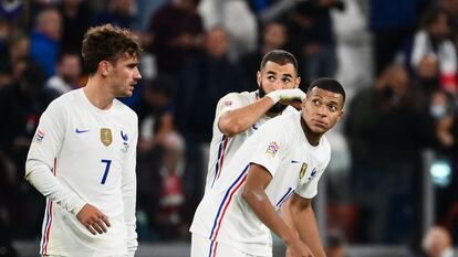 Griezmann, Mbappé y Benzema, durante la semifinal de la Liga de las Naciones entre Francia y Bélgica (3-2). (Photo by FRANCK FIFE / AFP)