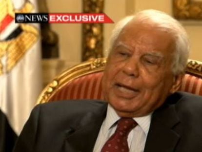 Captura de pantalla de la entrevista al primer ministro interino de Egipto, Hazem el Beblawi.