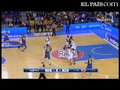 Después de las tres primeras jornadas en la que no se mostró especialmente inspirado, el MVP del pasado Eurobasket, Juan Carlos Navarro, recuperó su mejor nivel para liderar a su equipo. <strong><a href="http://www.elpais.com/buscar/acb/videos">Vídeos de la ACB-Endesa</a></strong>