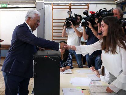 El primer ministro de Portugal, el socialista António Costa, vota en Lisboa el 26 de mayo de 2019.  
