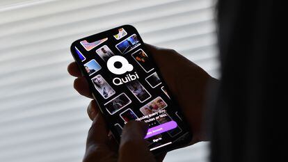 Un usuario utiliza Quibi en su móvil.