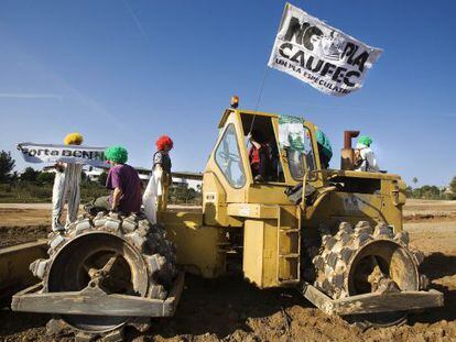 Acci&oacute;n ecologista contra el Plan Caufec, en noviembre de 2007.