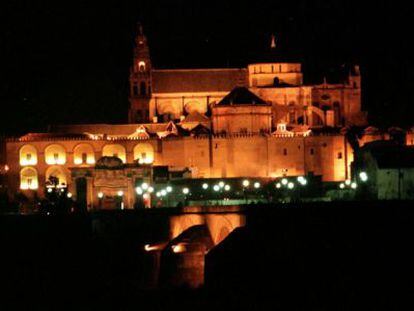 Iluminaci&oacute;n nocturna de la M&eacute;zquita-Catedral de C&oacute;rdoba.