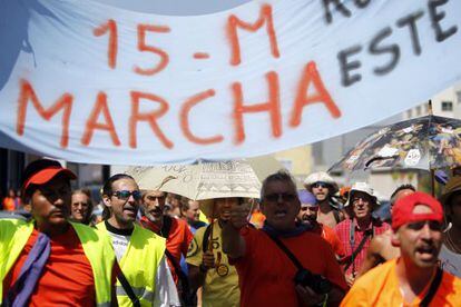 Marcha de manifestantes del 15-M de la ruta del Este.