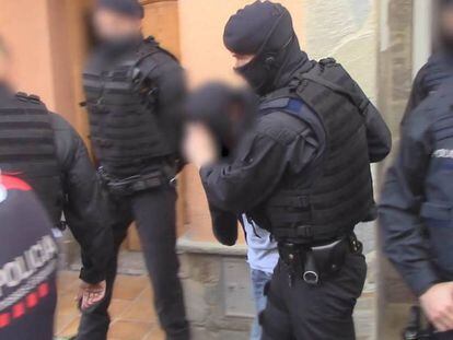 Els Mossos detenen, el 23 de març, a dos presumptes gihadistes a Roda de Ter.