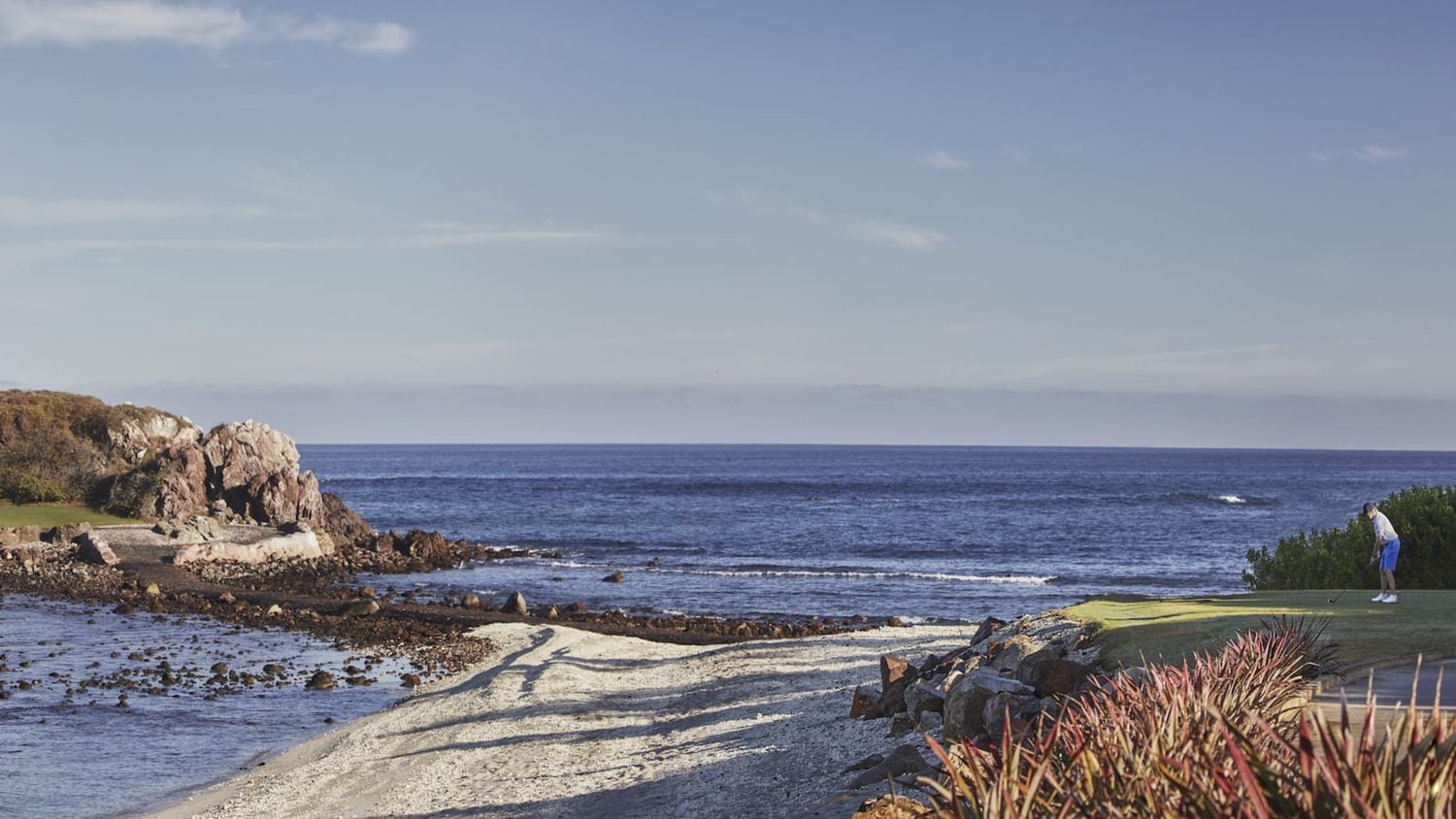 El hoyo 3B, diseñado por Jack Nichlaus en Punta Mita (México), también conocido como Cola de Ballena, es el único 'green' del mundo situado en una isla natural.