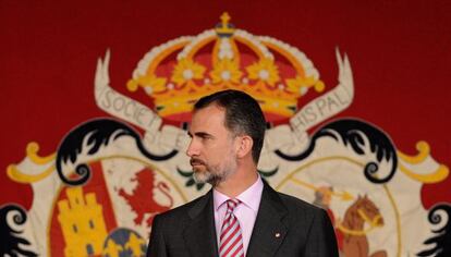 El rey Felipe VI durante la entrega de galardones a los mejores expedientes acad&eacute;micos de la Universidad de Sevilla.