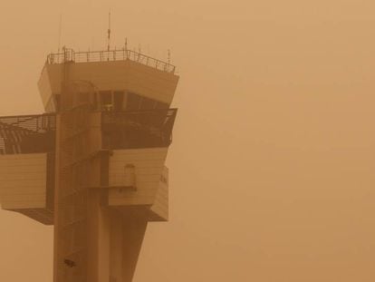 Torre de control del aeropuerto de Las Palmas.