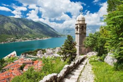 Panorámica de la bahía de Kotor, en Montenegro.