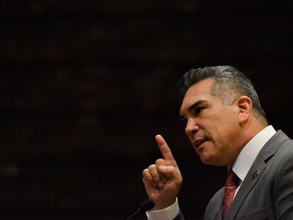 El dirigente nacional del PRI, Alejandro Moreno, en una reunión de la alianza Va por México, el 10 de noviembre de 2021, en Ciudad de México.