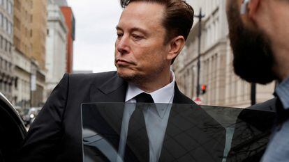 Elon Musk, dueño de Twitter, sale de la sede de Tesla en Washington el pasado mes de enero.