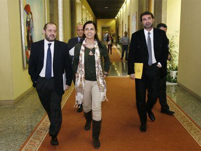 Pilar Rojo, acompañada por Ricardo Varela y Anxo Quintana