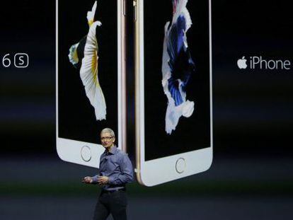 El consejero delegado de Apple, Tim Cook, en la presentaci&oacute;n del iPhone6.