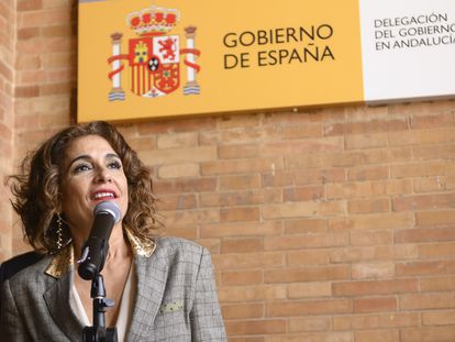 La vicepresidenta primera del Gobierno y ministra de Hacienda, María Jesús Montero en la toma de posesión de los ocho subdelegados del gobierno, este viernes en Sevilla.