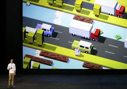 Presentación del juego Crossy Road a través de la Apple TV.
