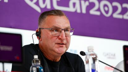 El entrenador de la selección polaca de fútbol, Czeslaw Michniewicz, en rueda de prensa, antes del partido contra México.