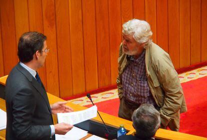 Beiras, muy enfadado, se ha acercado al escaño del presidente de la Xunta y le ha reclamado decencia. Feijóo estaba respondiendo sobre las fotos con Marcial Dorado.