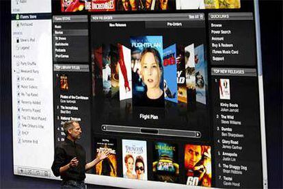 Steve Jobs, presidente de Apple, en la presentación de la nueva tienda de descargas de películas &#39;on line&#39;, el pasado martes.