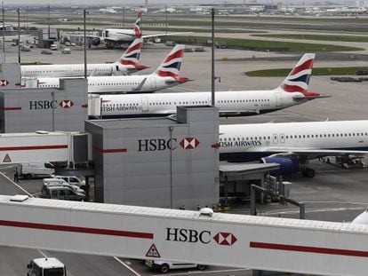 Aviones estacionados en Heathrow, el principal aeropuerto de Londres.