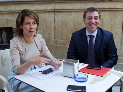 La presidenta de Navarra, Yolanda Barcina, y Roberto Jiménez, del PSN.