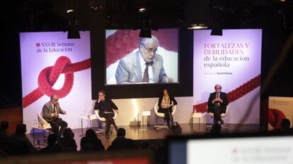 Juan Antonio Ortega y Díaz Ambrona (izquierda), Eugenio Nasarre, Mercedes Cabrera y Ángel Gabilondo en la Fundación Santillana.