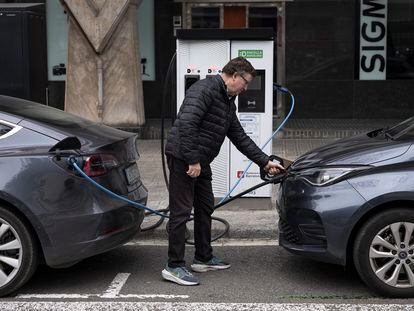 Un punto de carga para vehículos eléctricos de Endolla Barcelona.